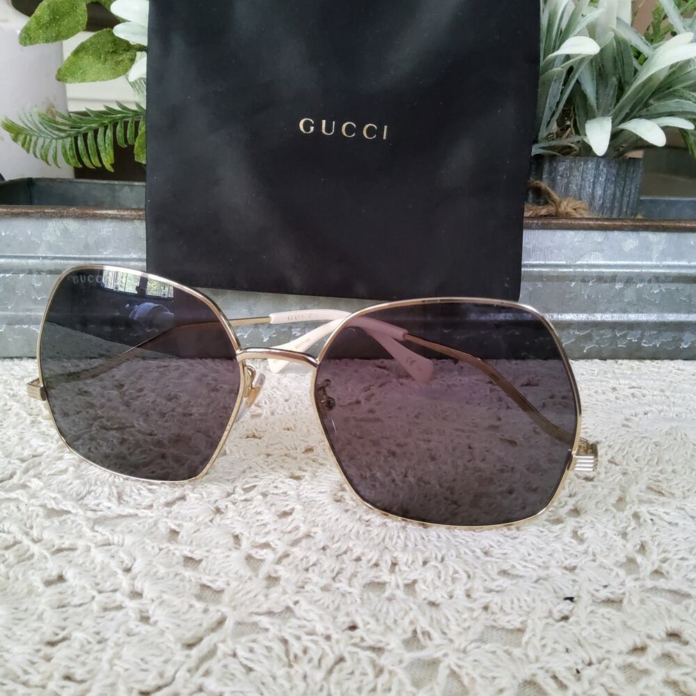 Gucci Baddie Retro Gold White Metal Frame Oversized Geometric Sunglasses